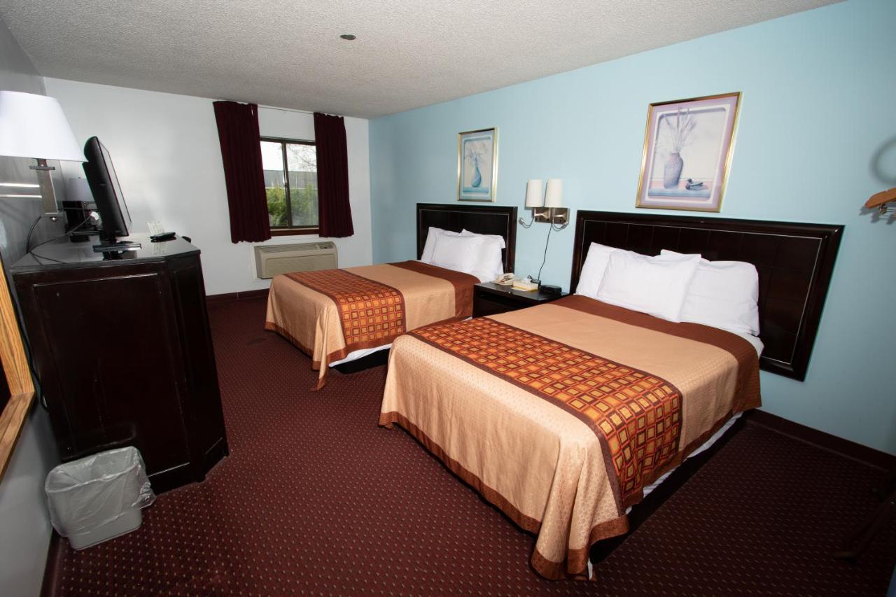 Eastbrook Inn Ронкс Екстериор снимка
