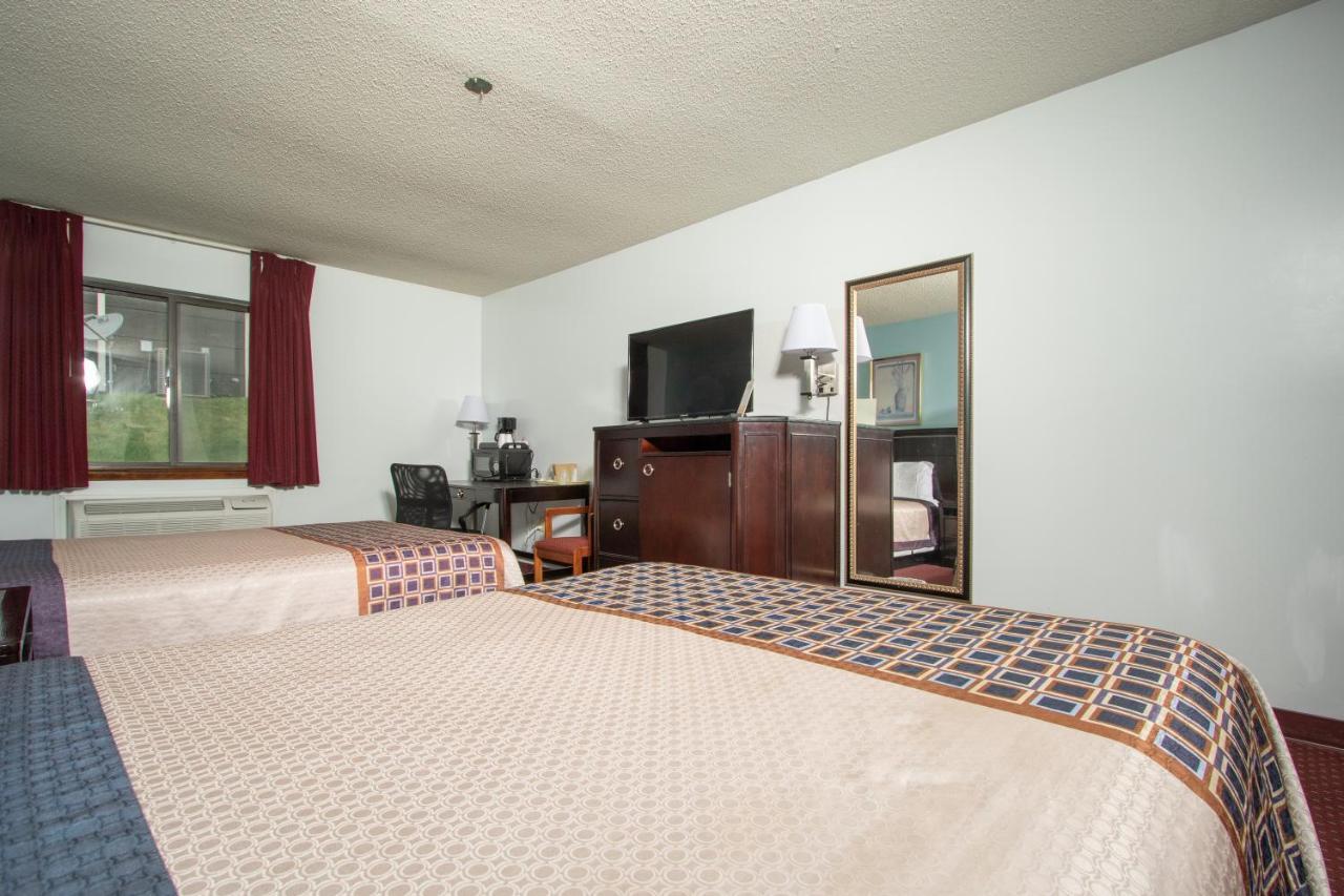 Eastbrook Inn Ронкс Екстериор снимка