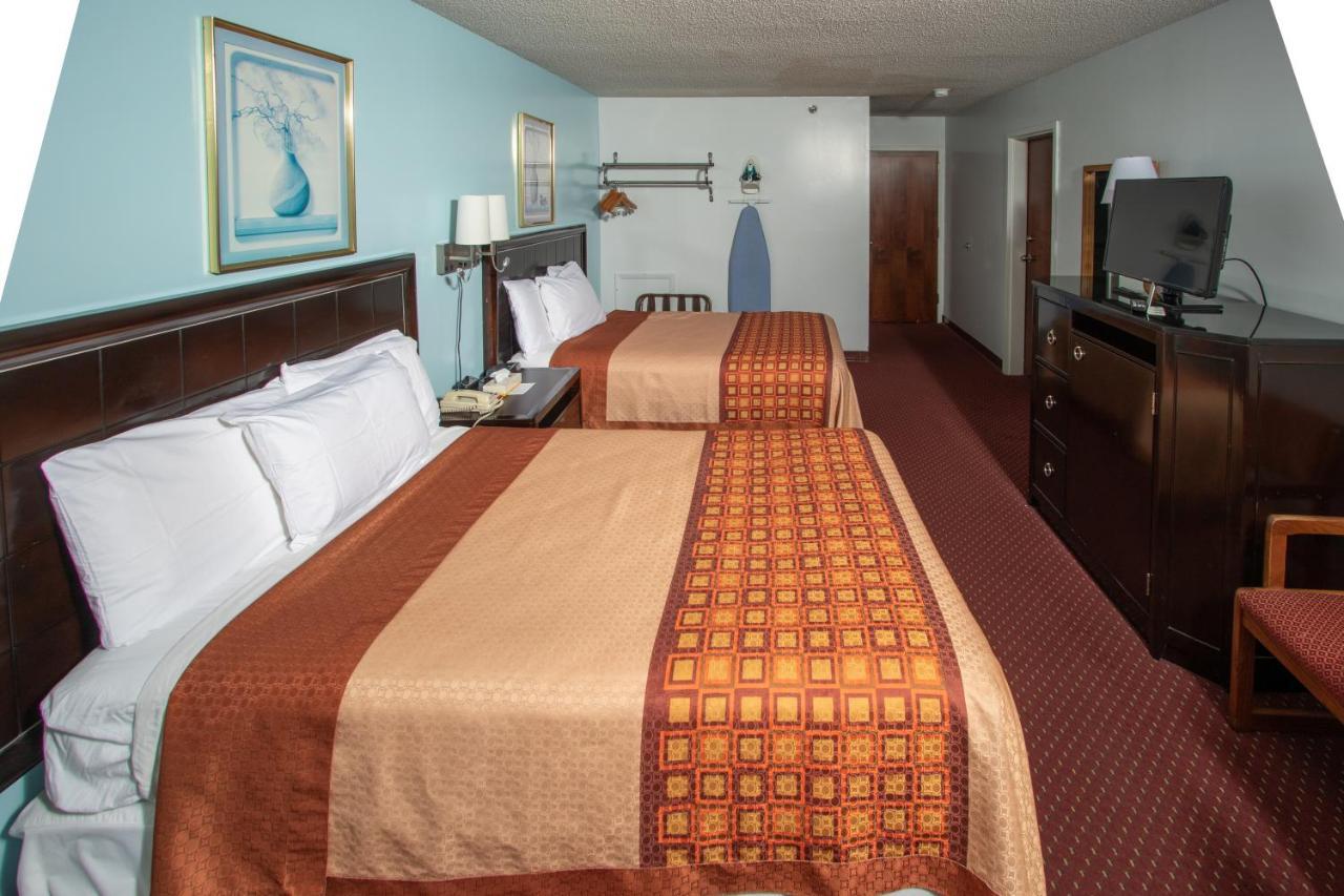 Eastbrook Inn Ронкс Екстериор снимка
