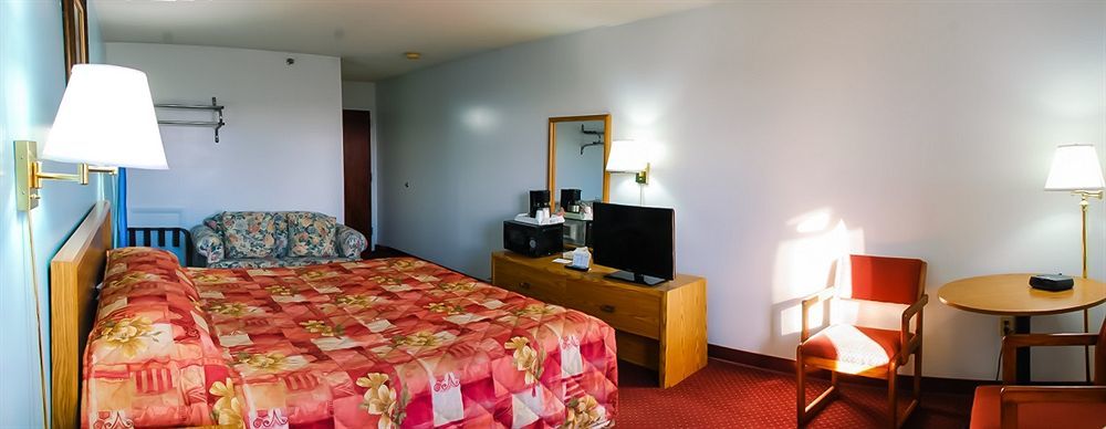 Eastbrook Inn Ронкс Екстериор снимка